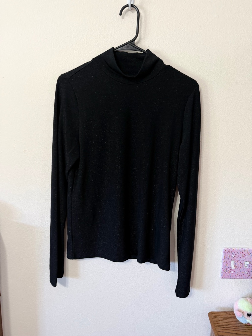 DKNY high top long sleeve shirt size M